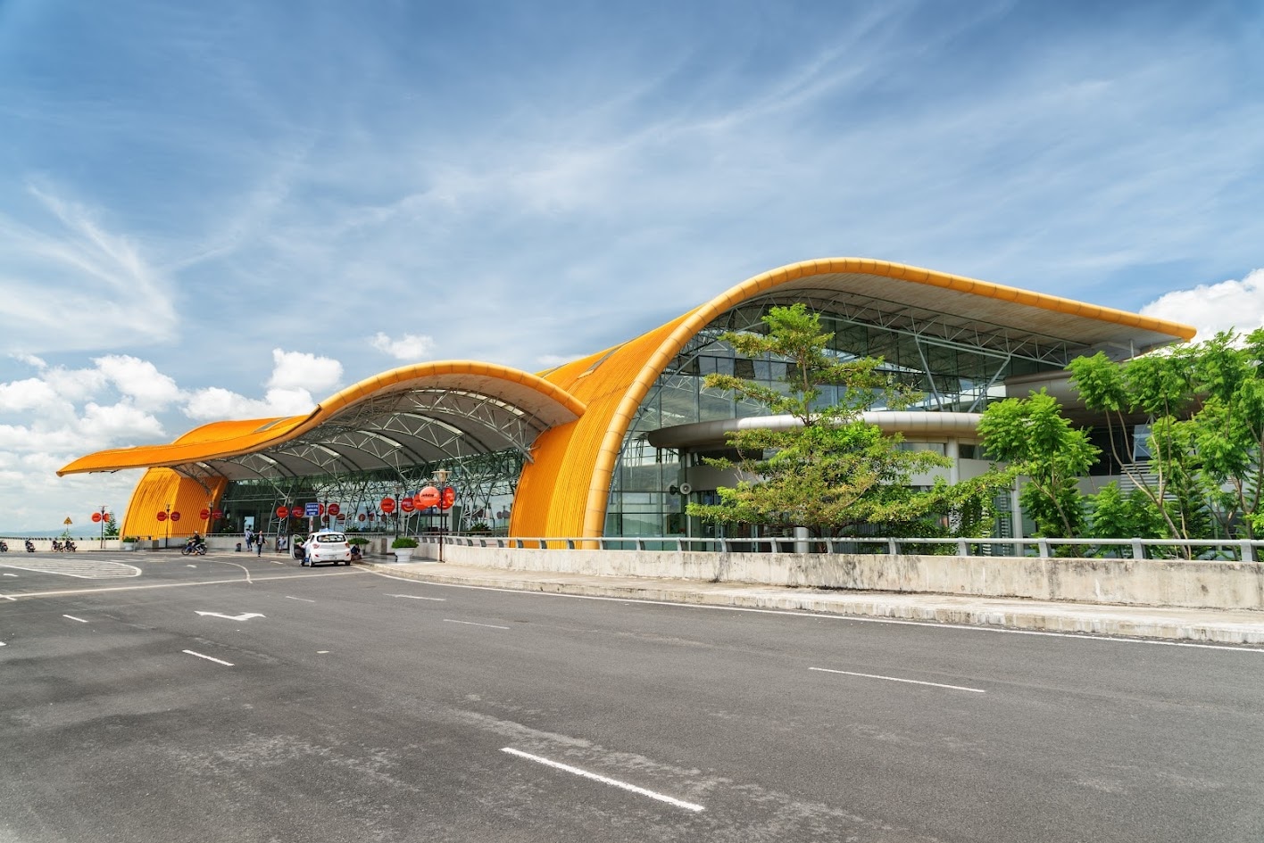 Lien Khuong serves as the main airport for travelers visiting the picturesque highlands of southern Vietnam